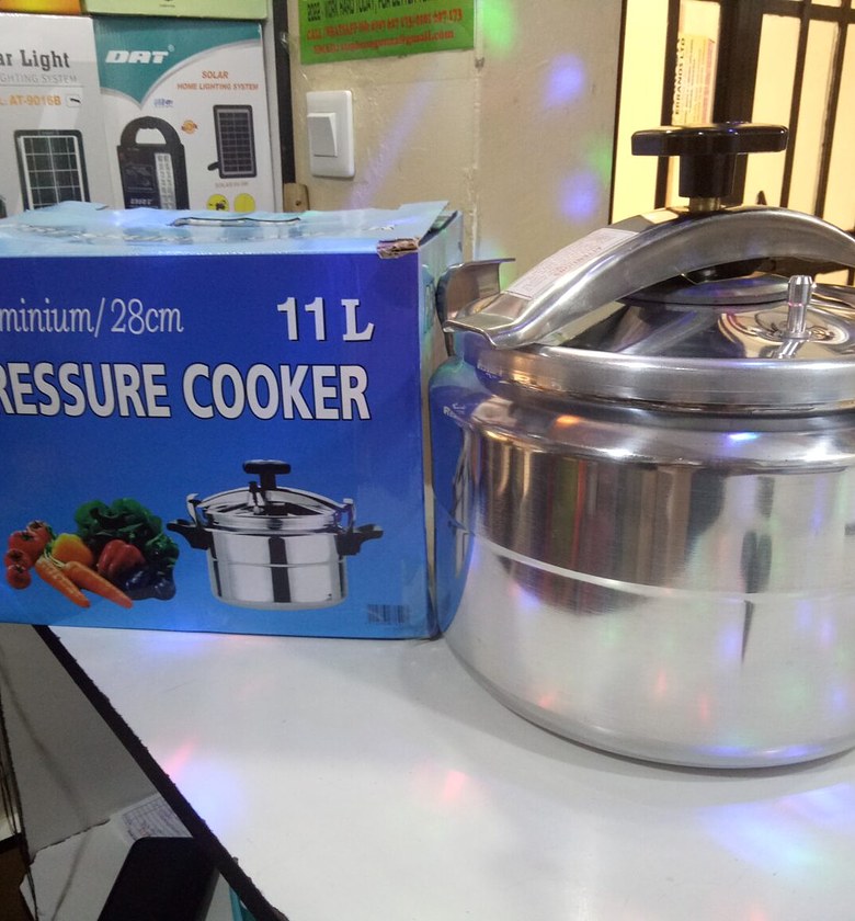 11L pressure cooker image