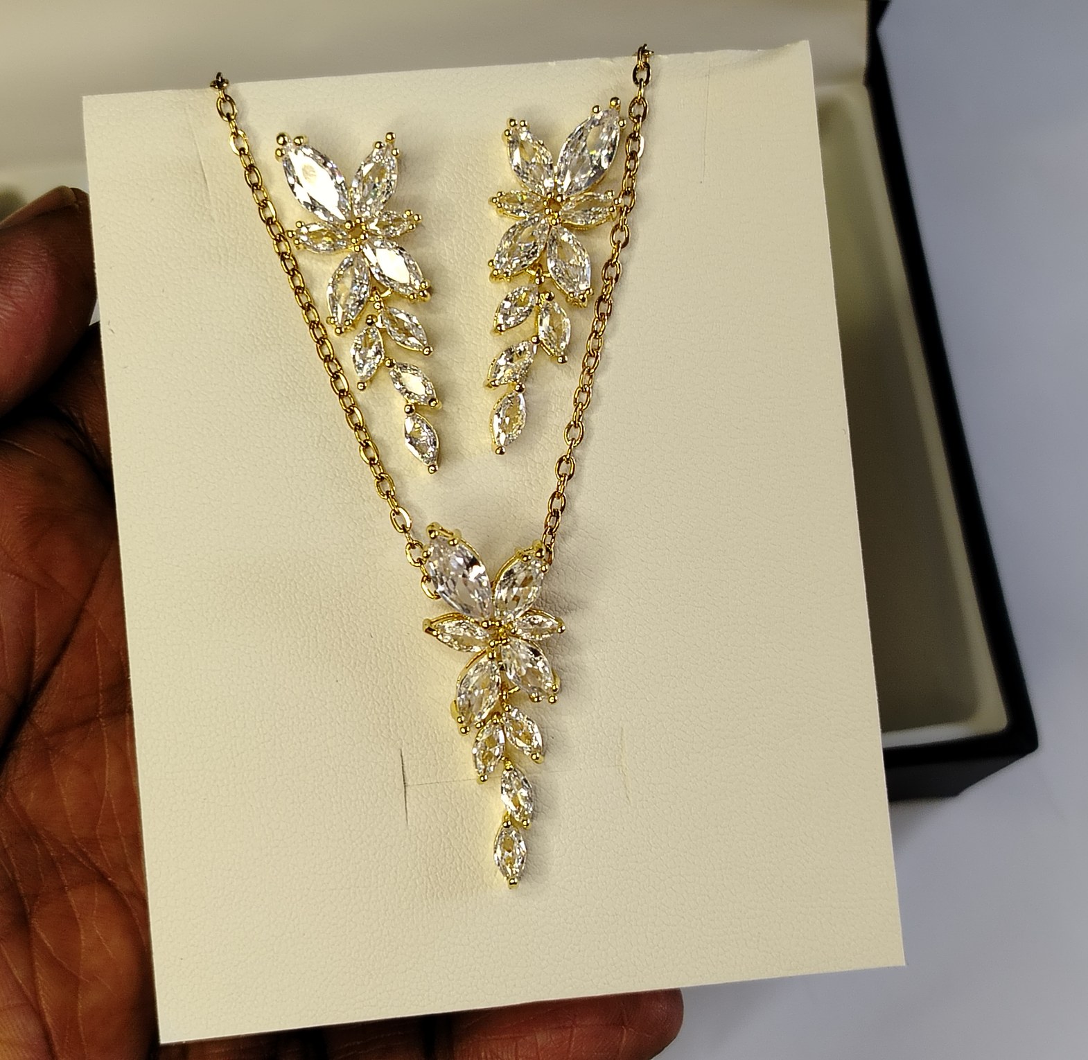 Watch and necklace, earrings & bracelet jewellery set  image