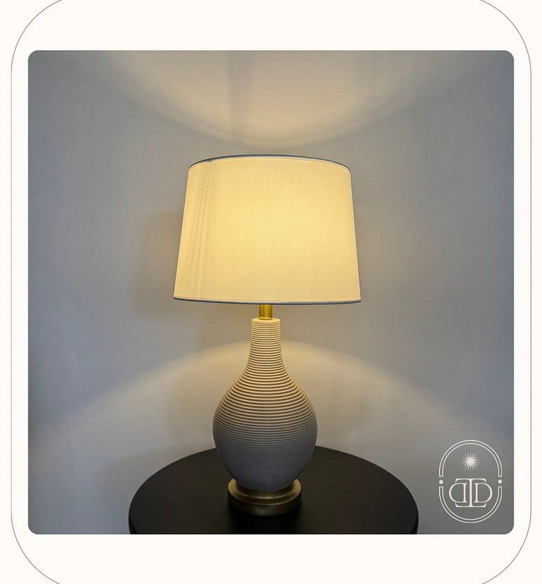 Ribbed minimalist table lamp. image