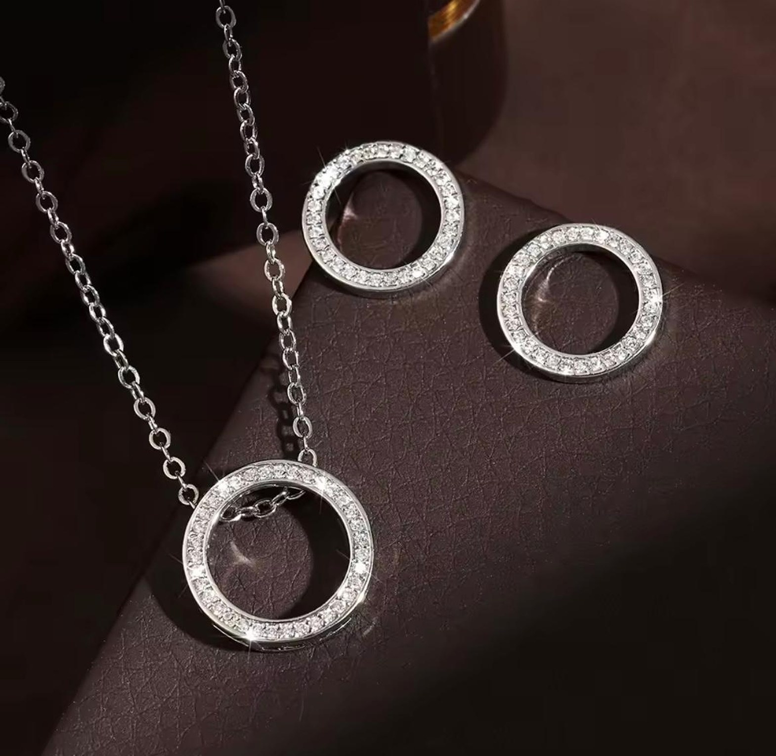 Infinite Radiance Circle Set image