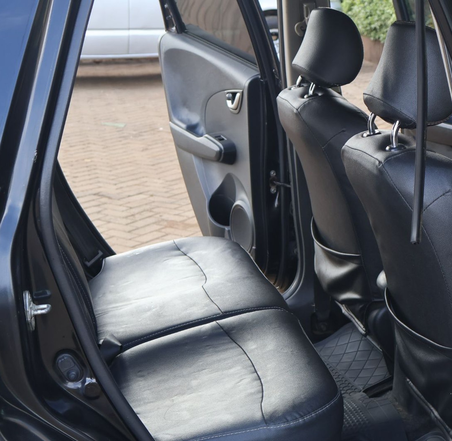  Honda Fit Hybrid KCS, YOM 2011 Model, Automatic, Rating 1300cc image