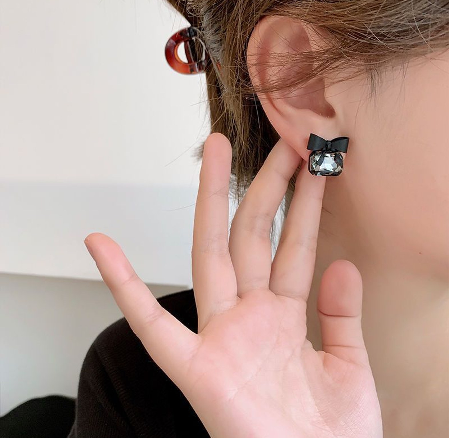 Black bow earrings  image