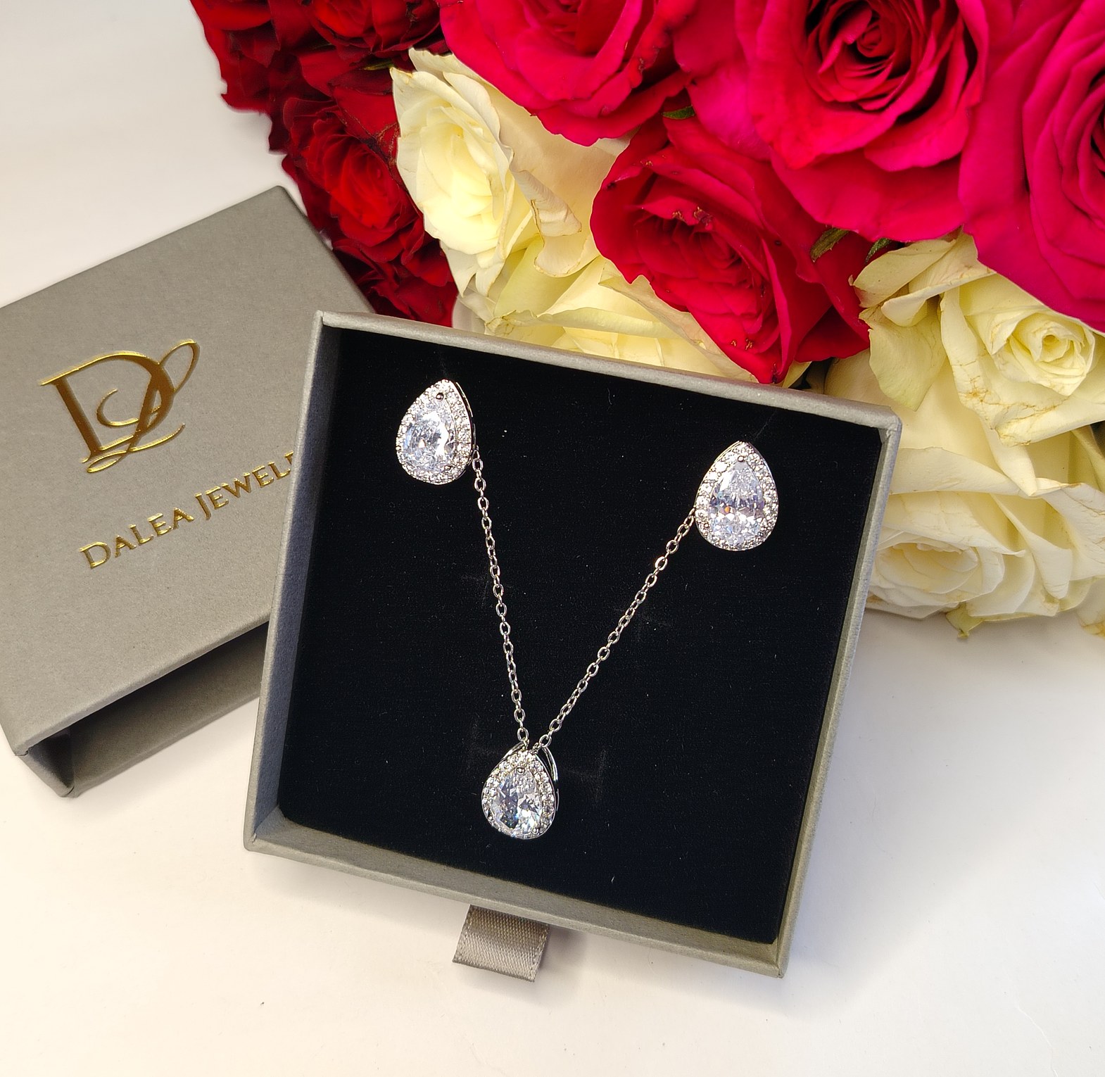 Jewellery Set & Body Mist Gift Set  image