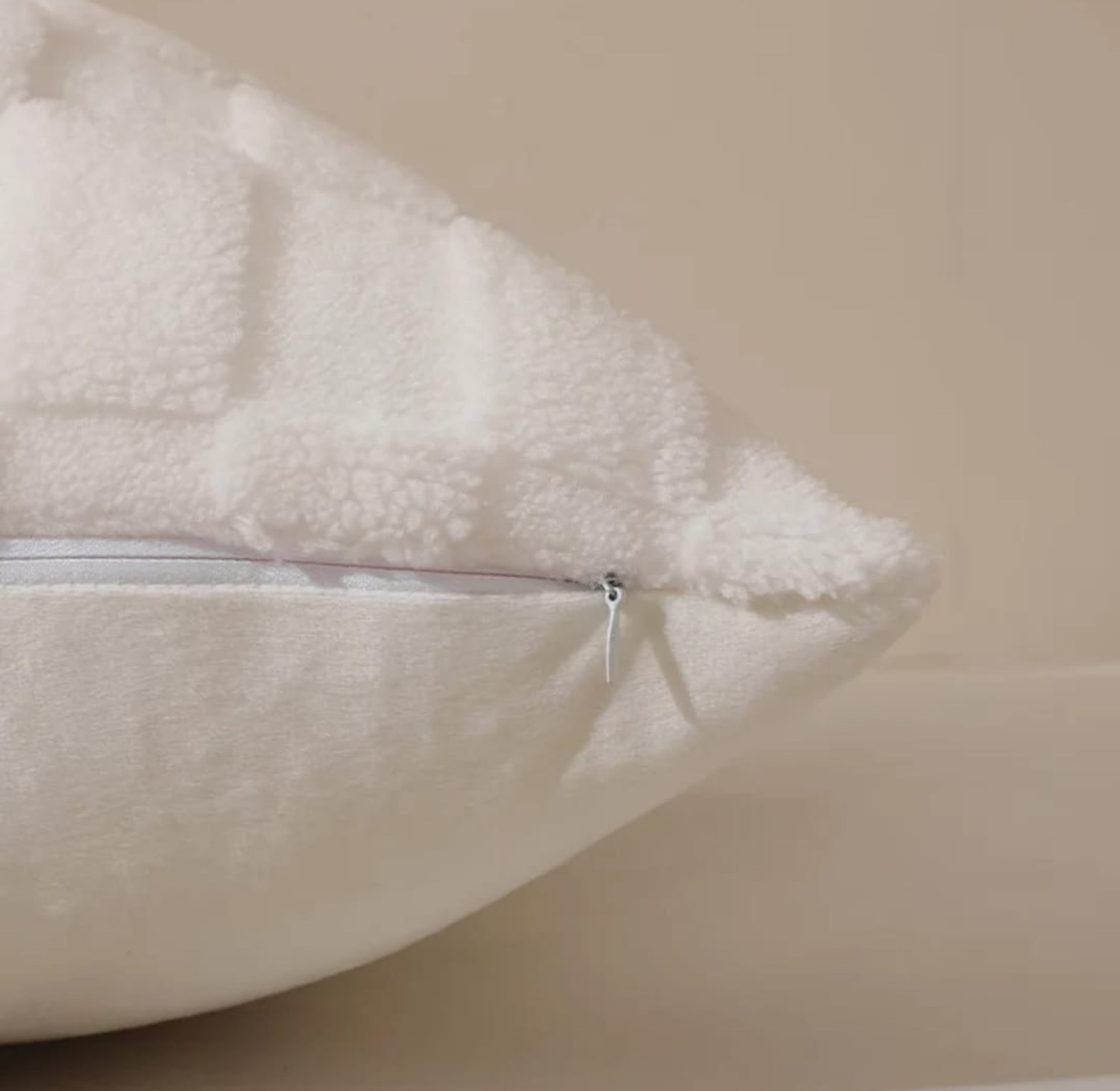 Luxury  Plush Flocking Cushion Cover 3D image