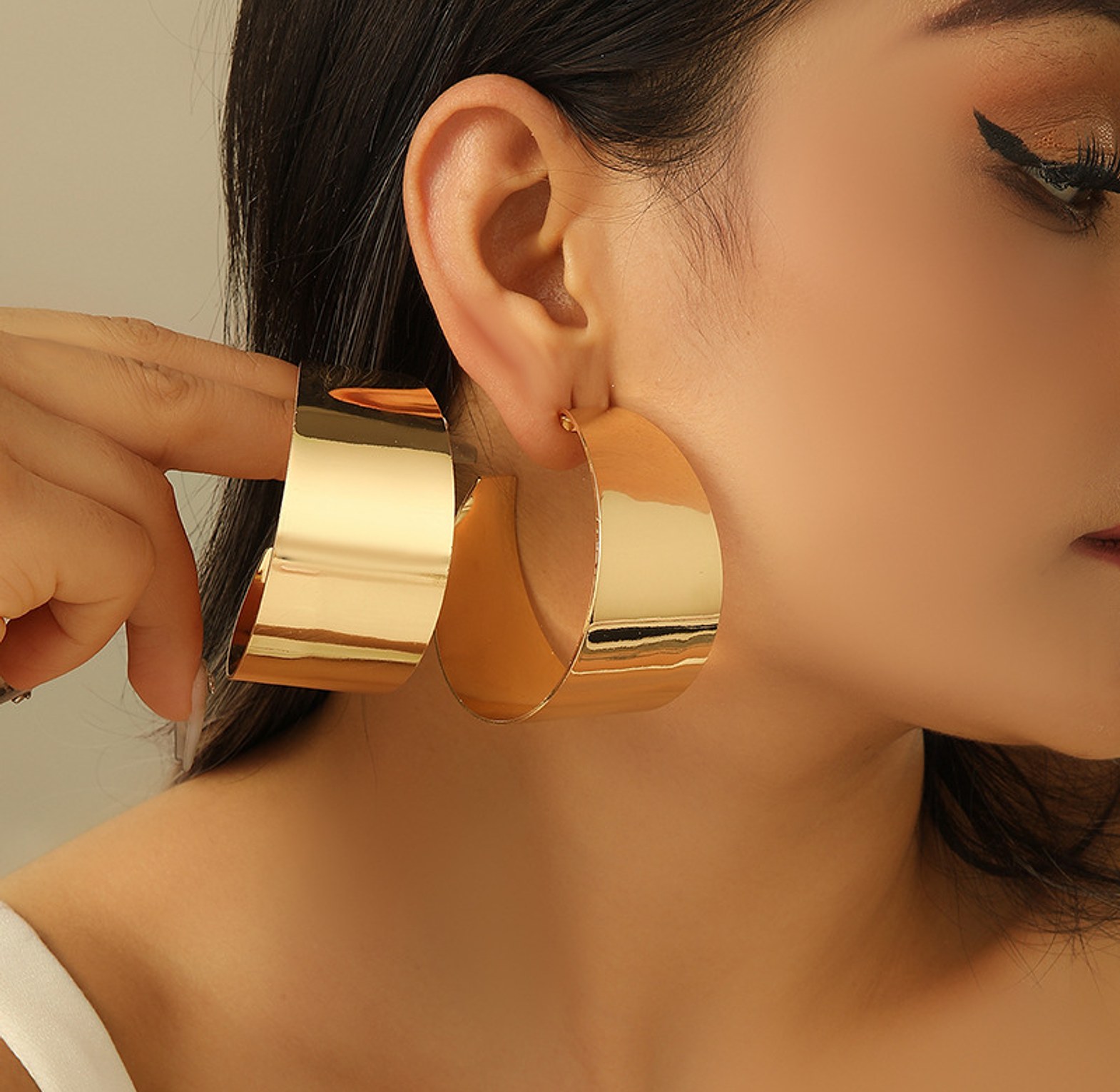 Extra large hoops gold earrings image