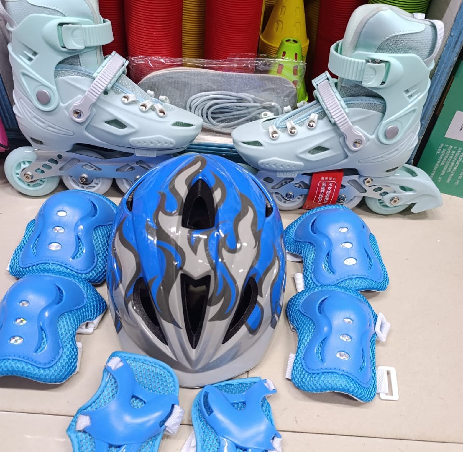 Full set hard boot  skates with rubber wheels All wheels glowing size 28 to 39 image