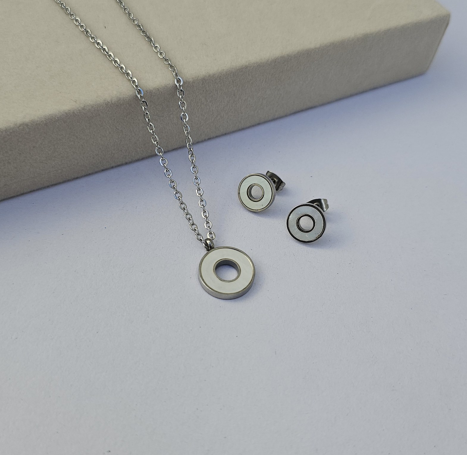Zia round set image