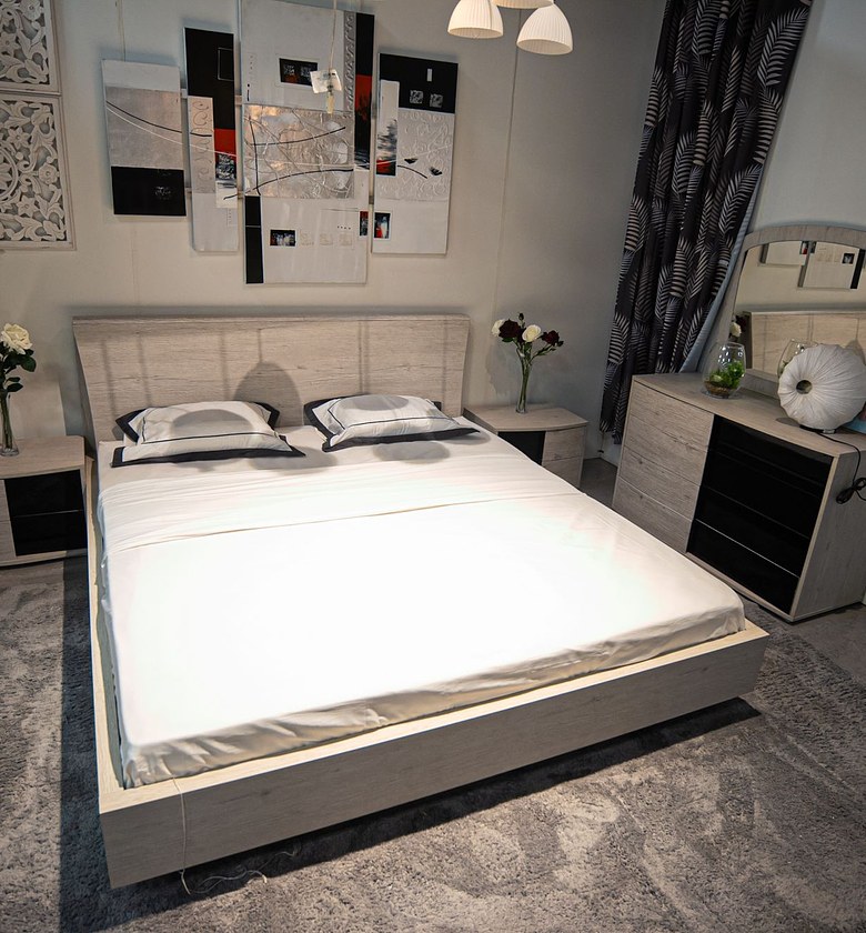 BED 180X200 CM +2NIGHT STANDS + DRESSING MIRROR image