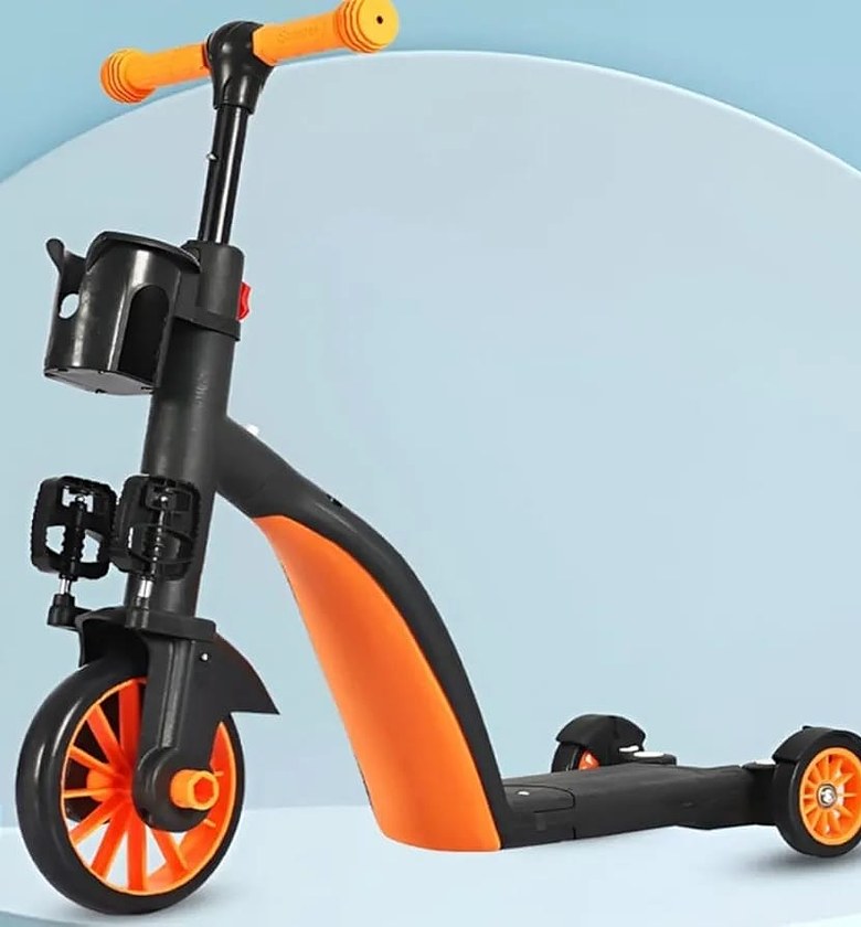 3-in-1 Convertible Kids Scooter & Tricycle. 3 in 1 Kids Scooter and Bike, Adjustable Toddler Balance Bike with Durable Plastic   or a 3-in-1 Baby Sliding Wheeled Children's Scooter image