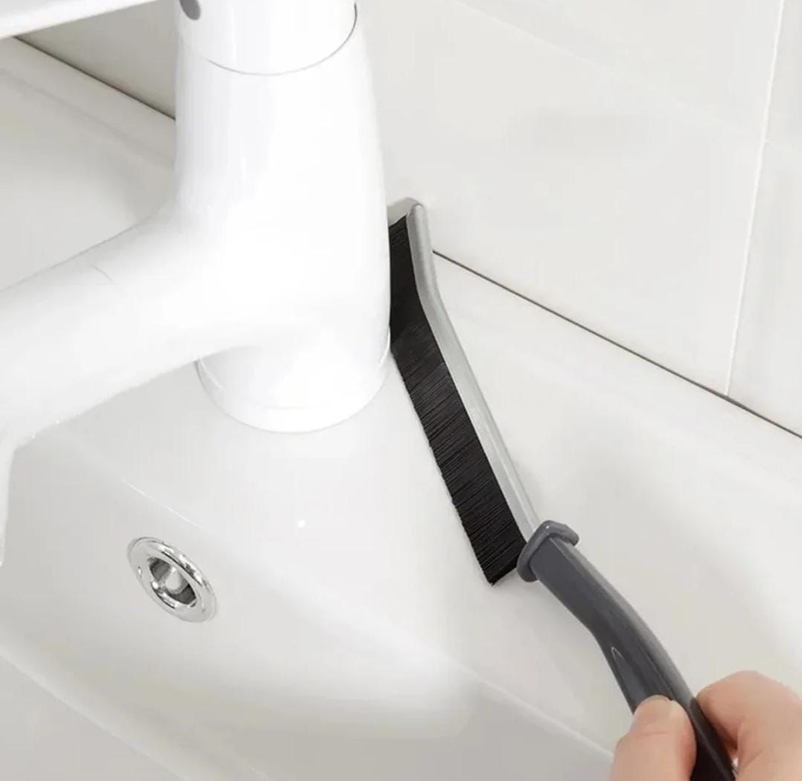 2pcs hard bristle crevice cleaning brush   Black image