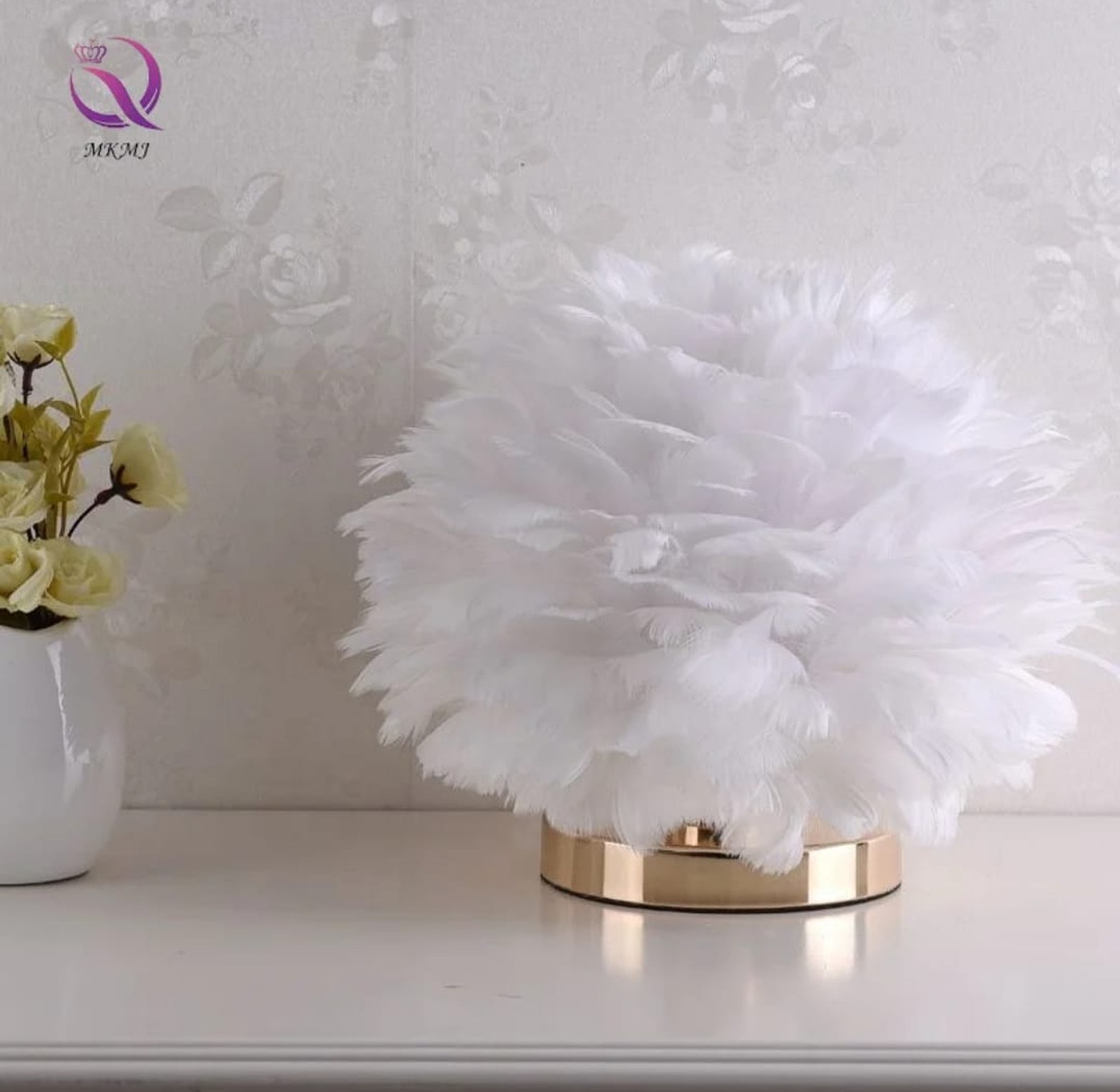 Creative Feather Table Lamp image