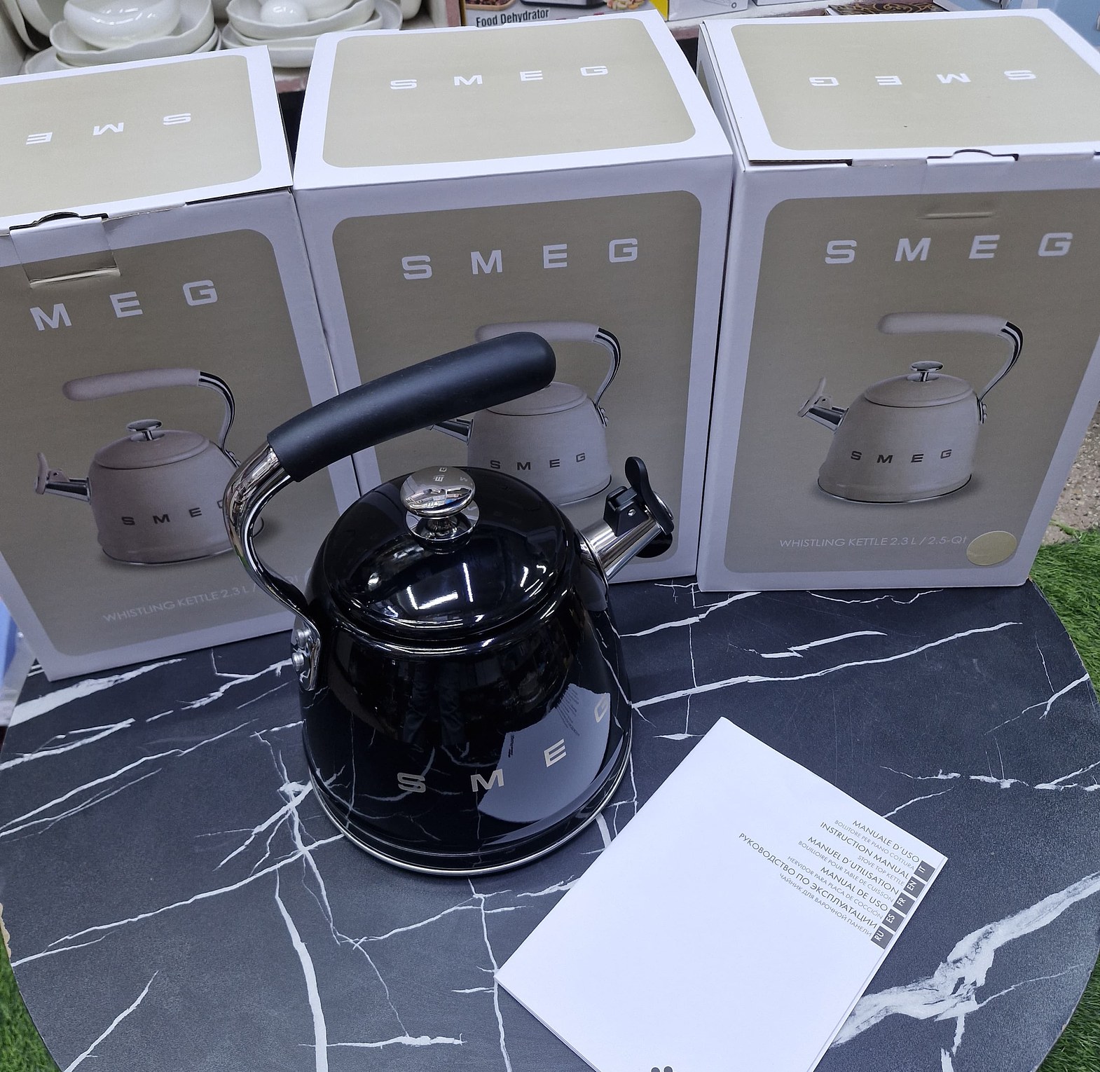 SMEG Whistling Kettle 2.3L image