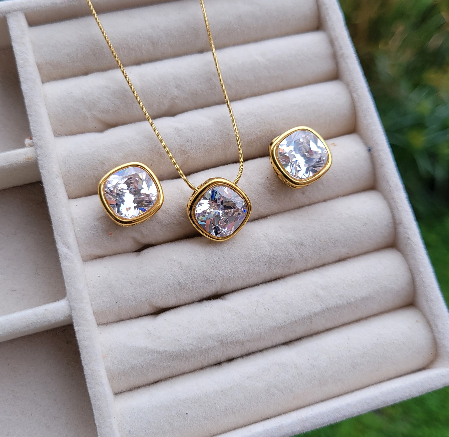 Diana diamond set image
