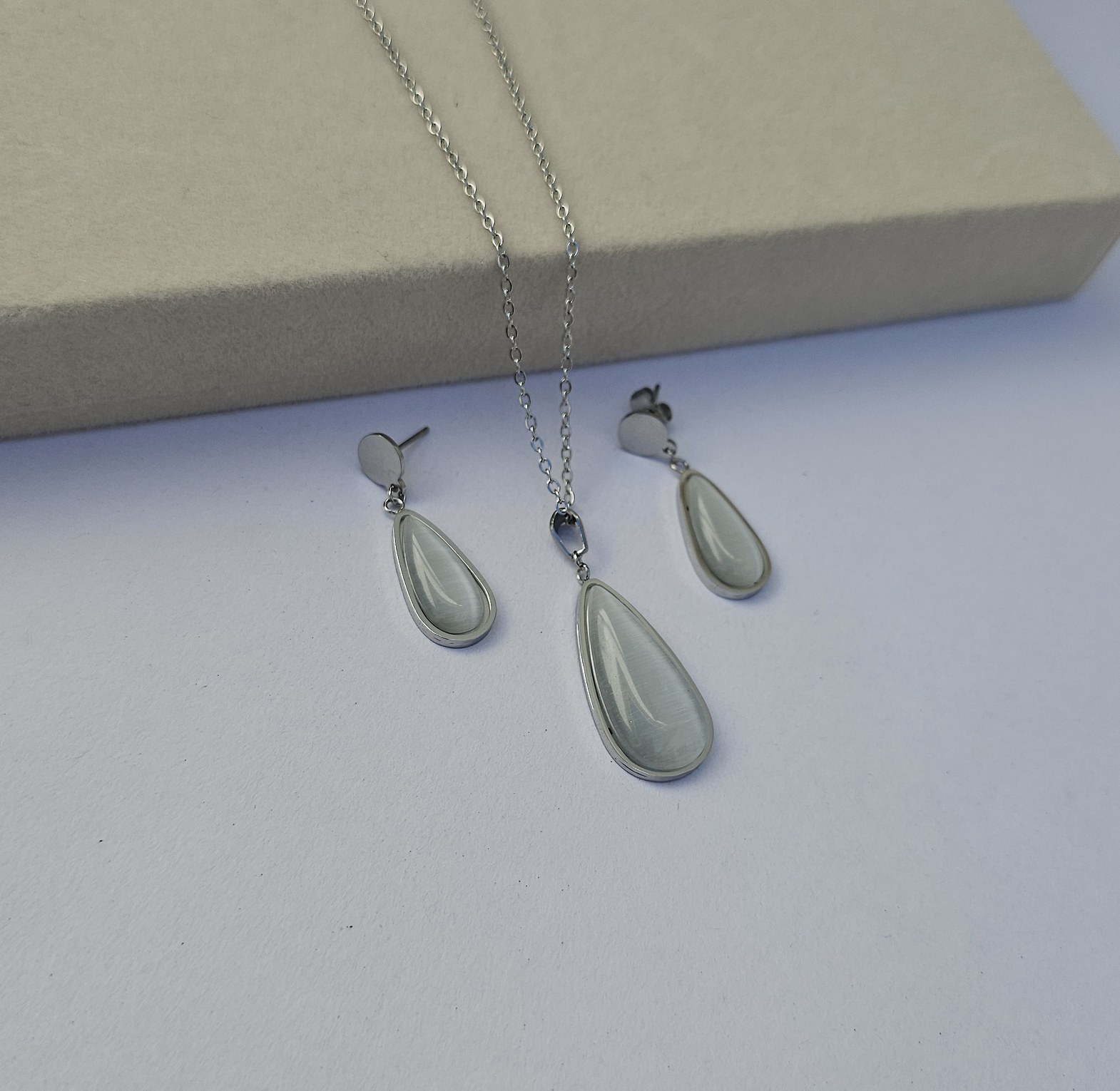 Silver opulent set image