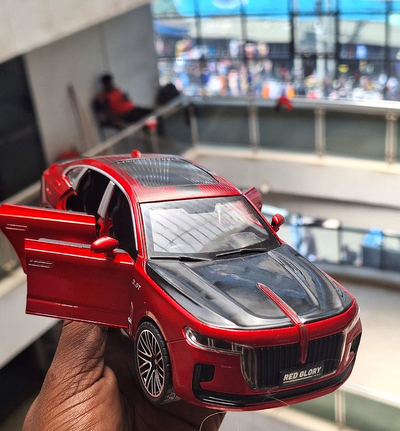1:24 Die-Cast Luxury SUV Model Car – Red Metal Toy Car with Opening Doors, Lights & Sound for Kids and Collectors image
