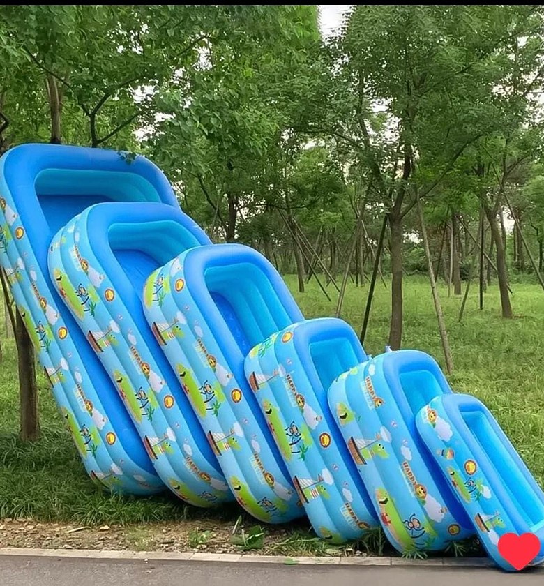 Family-Sized Inflatable Pool SIZE 4.2M image