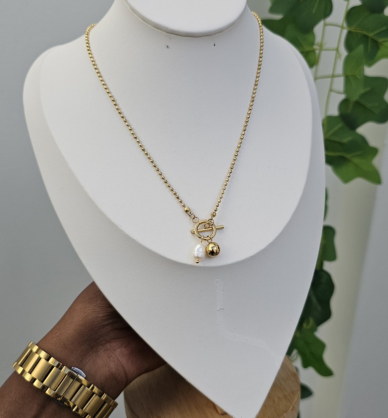 Pearl necklace  image