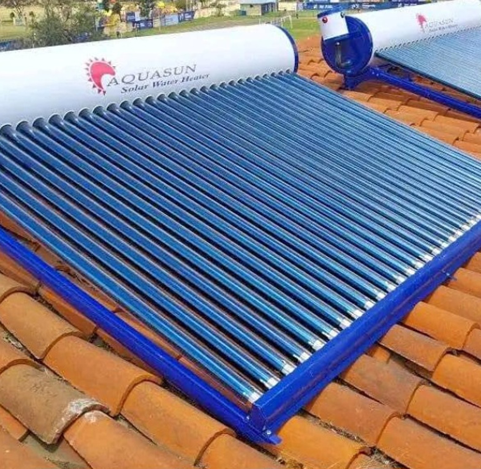 Solar water heater 300litres image