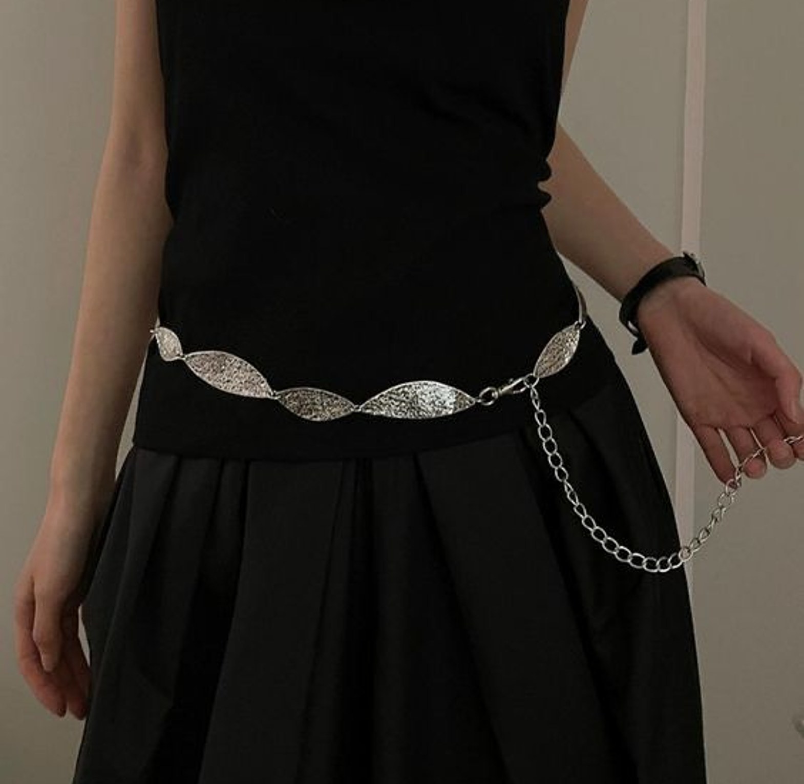 Textured Leaf Chain Belt image