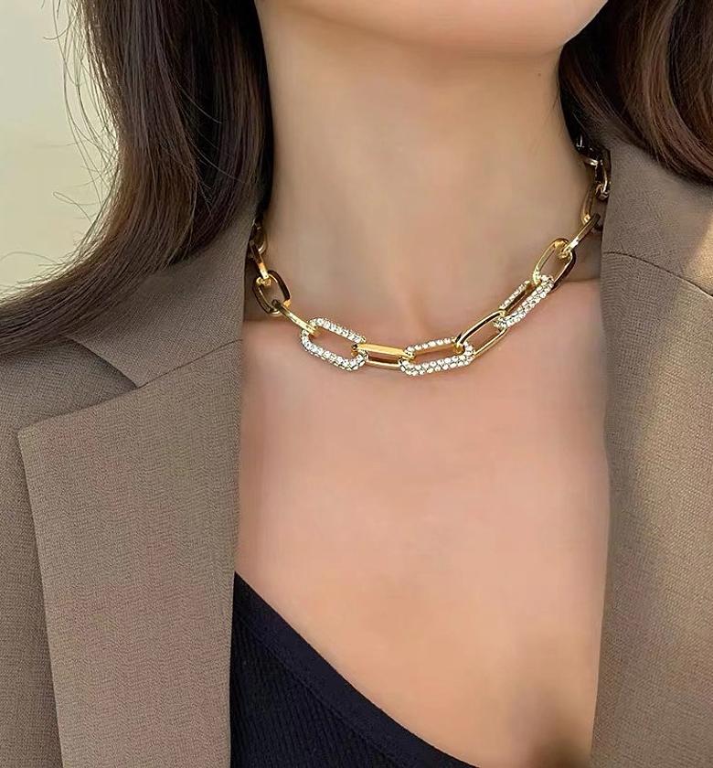 Icy link bold choker gold image
