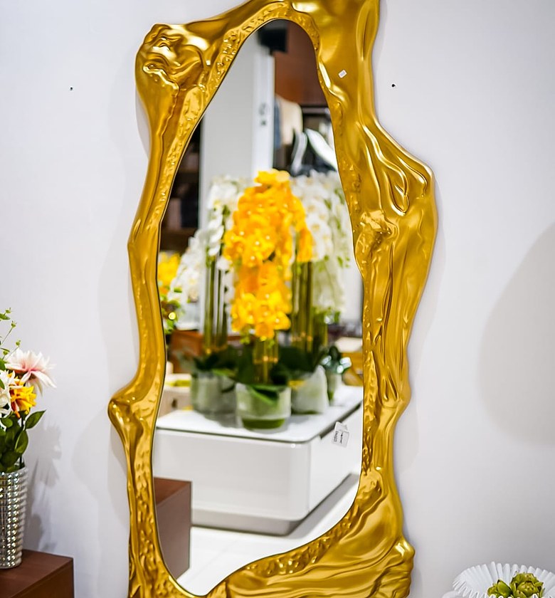 Mirror  image