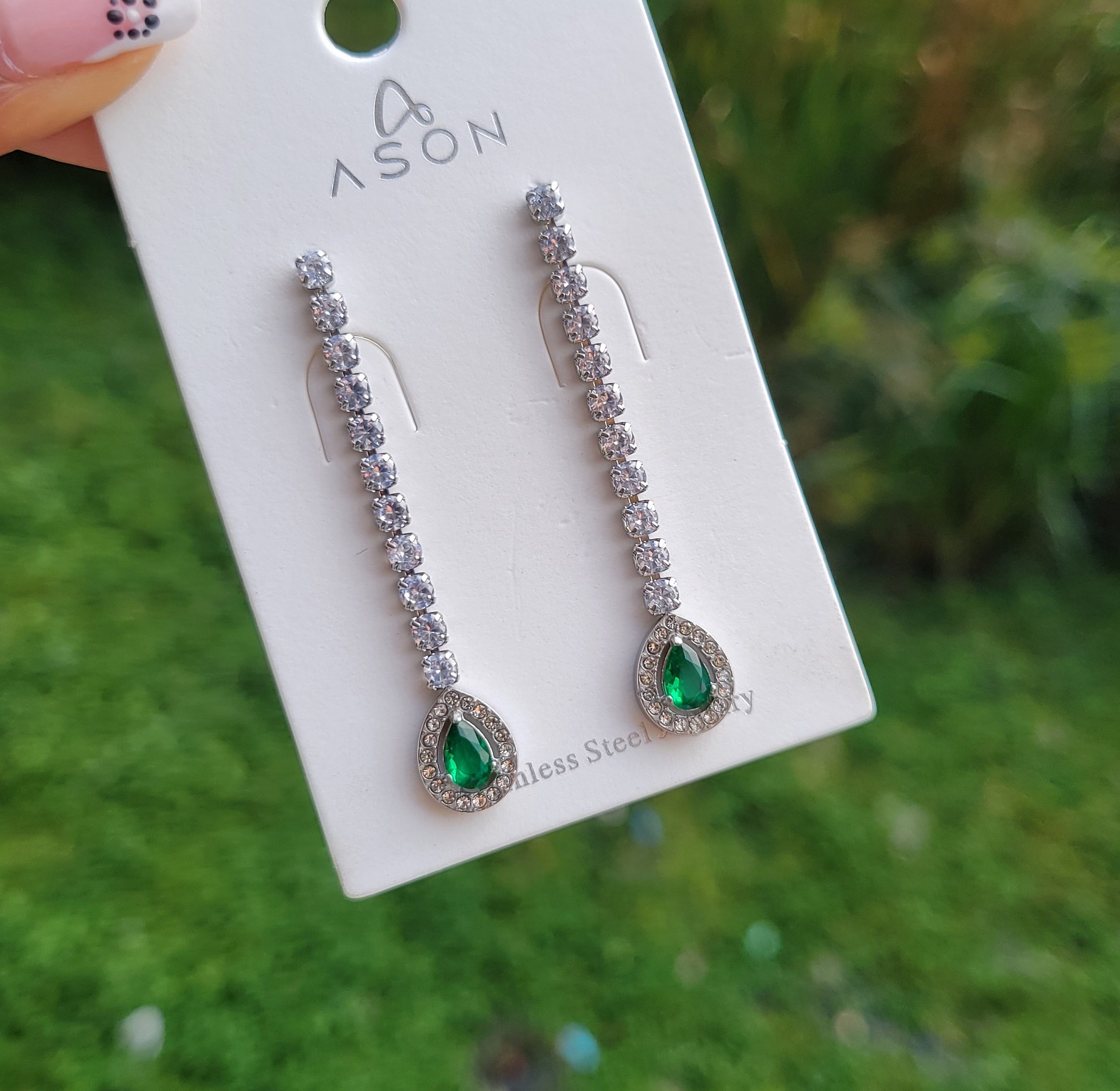 Emerald crystal  image