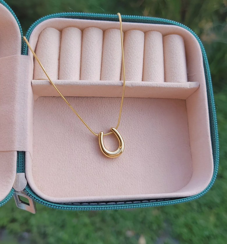 U necklace  image