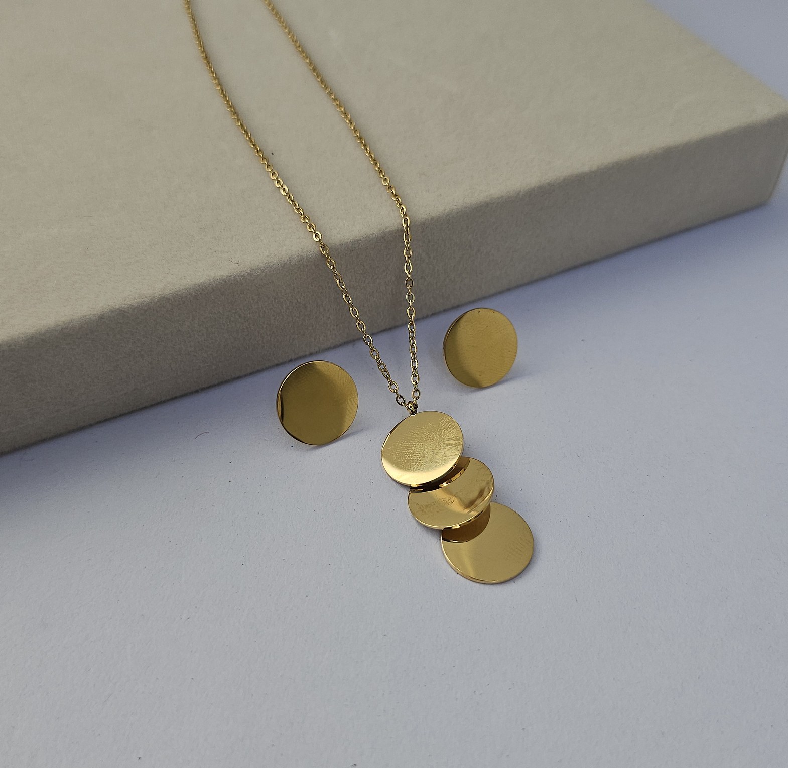 Circular set image