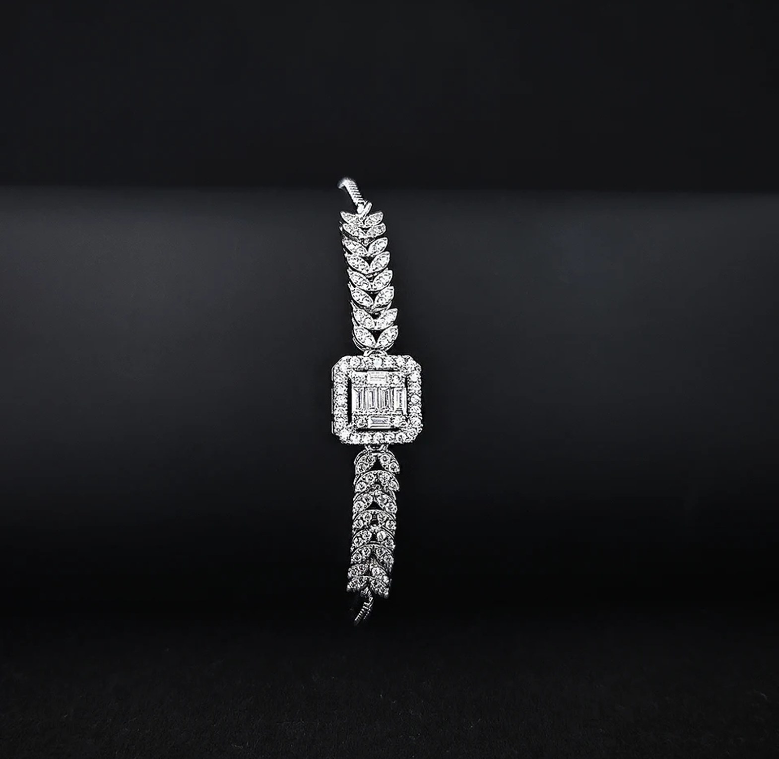 Adjustable luxury bracelets image