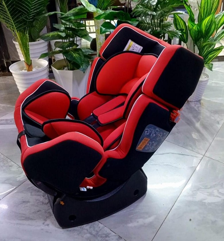 Kids Car Seat. Designed to recline into three positions and can accommodate a maximum weight of 36kgs image