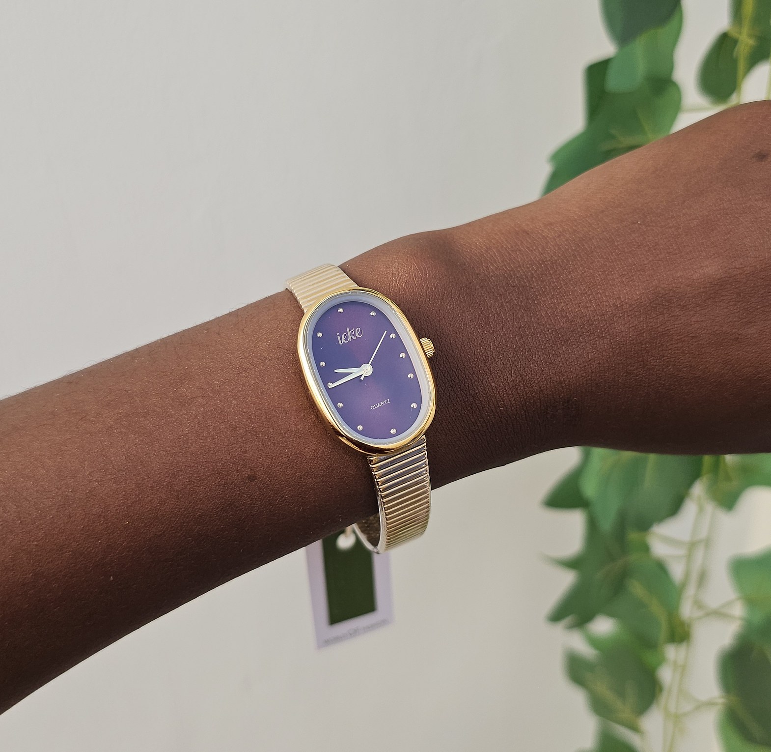 Oval classic watch  image