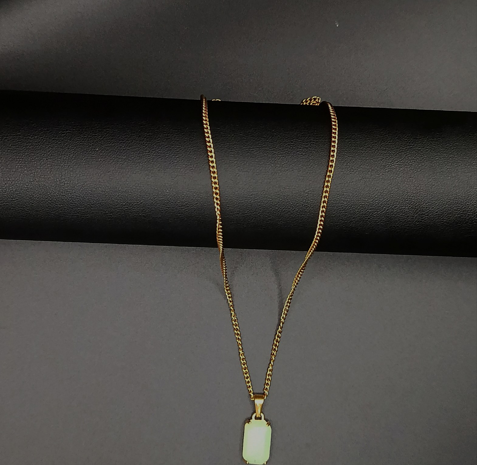 Green gemstone pendant necklace  image