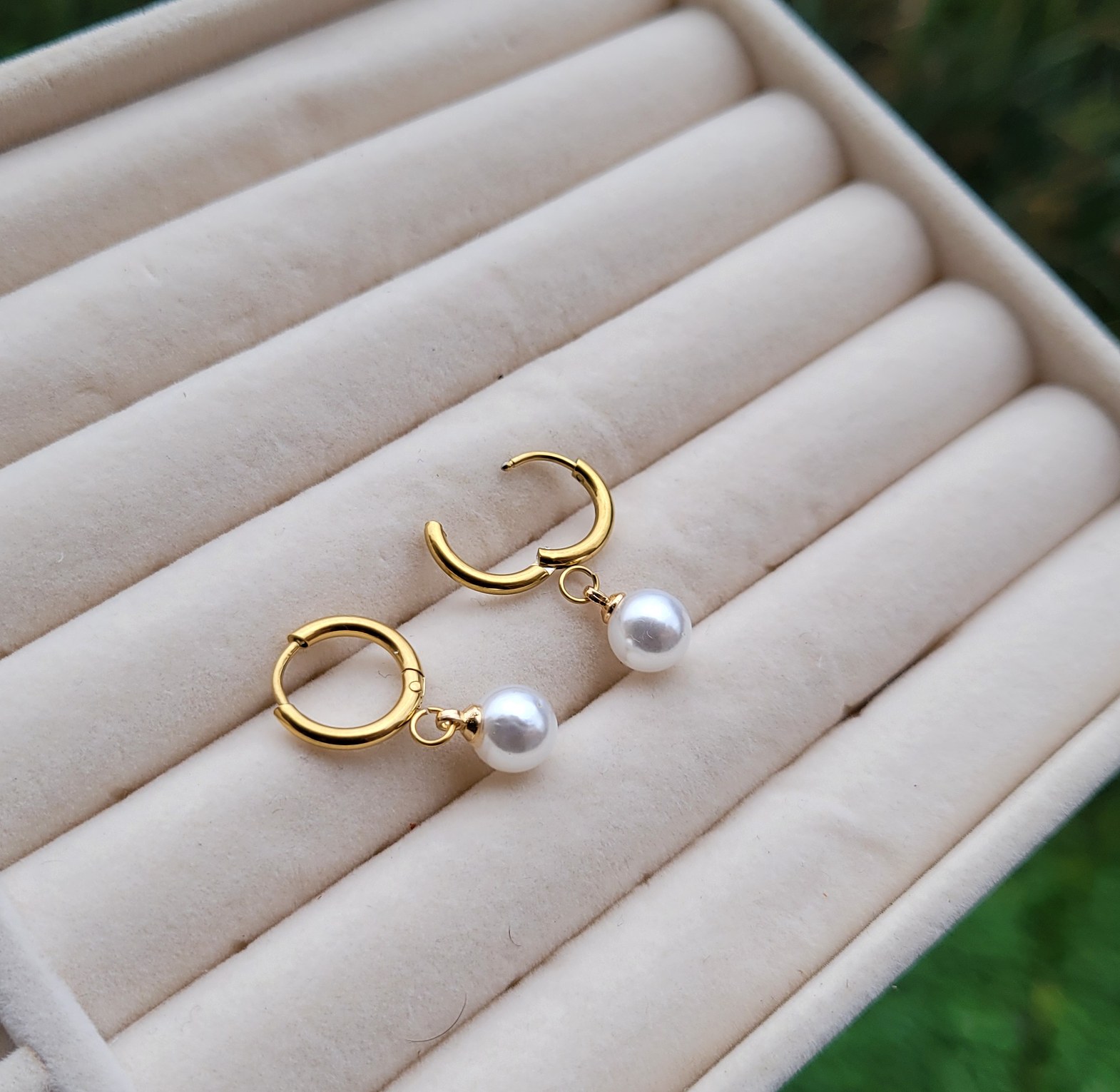 Pearl hoop image