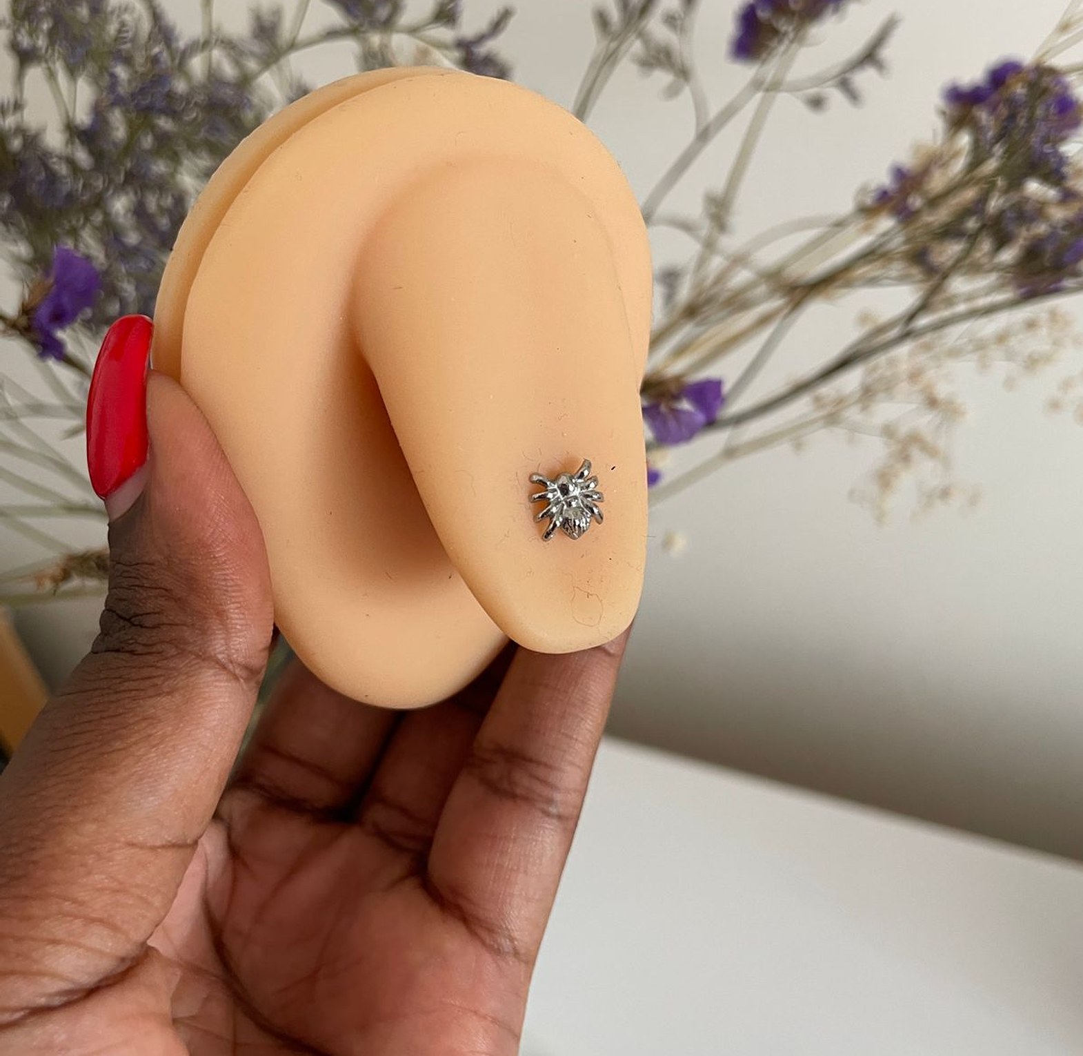 Nova Kiss Tongue Ring image