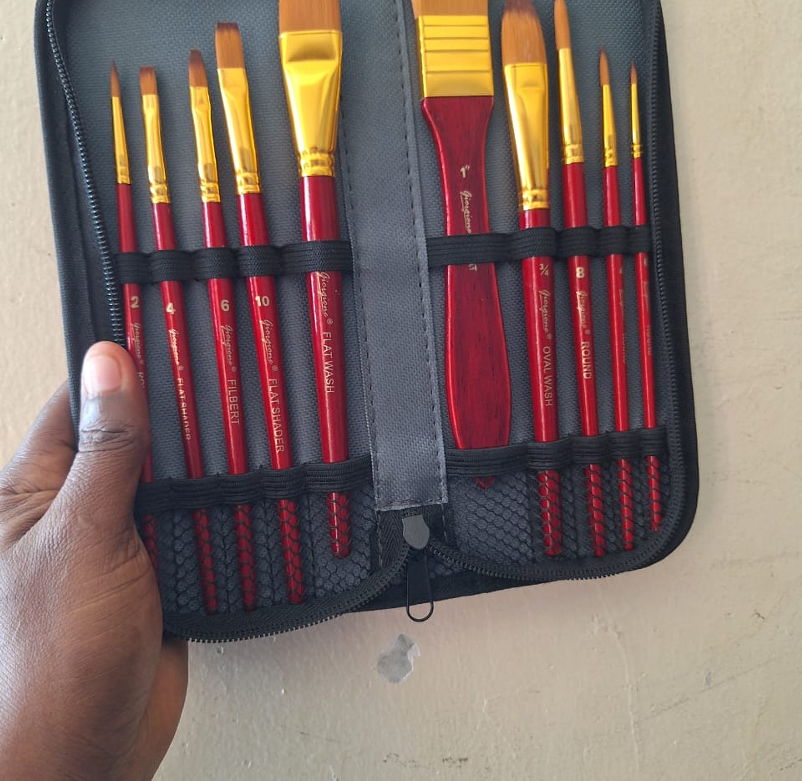 Painting Brush. It is durable, rust-proof, conformal and practical, and has a long service life. image