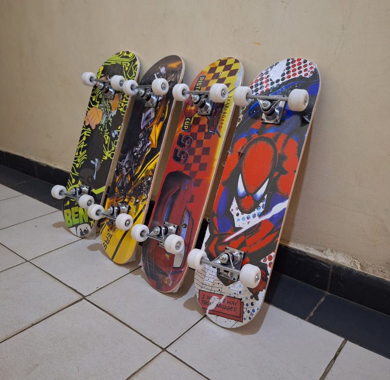 SKATEBOARD. Affordable complete skateboard for both beginners and advanced riders High-rebound image
