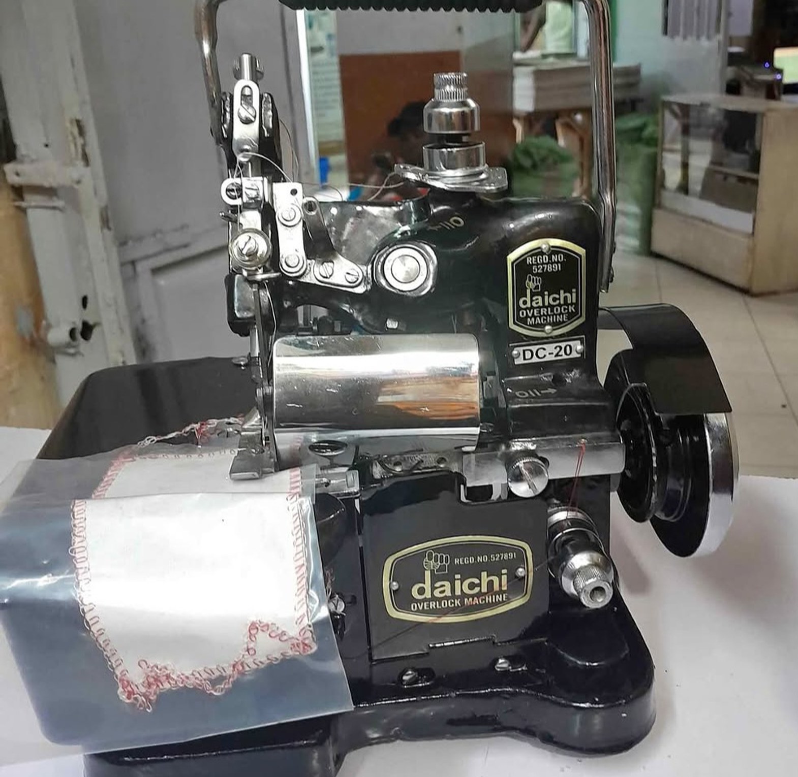 Super overlock sewing machine image