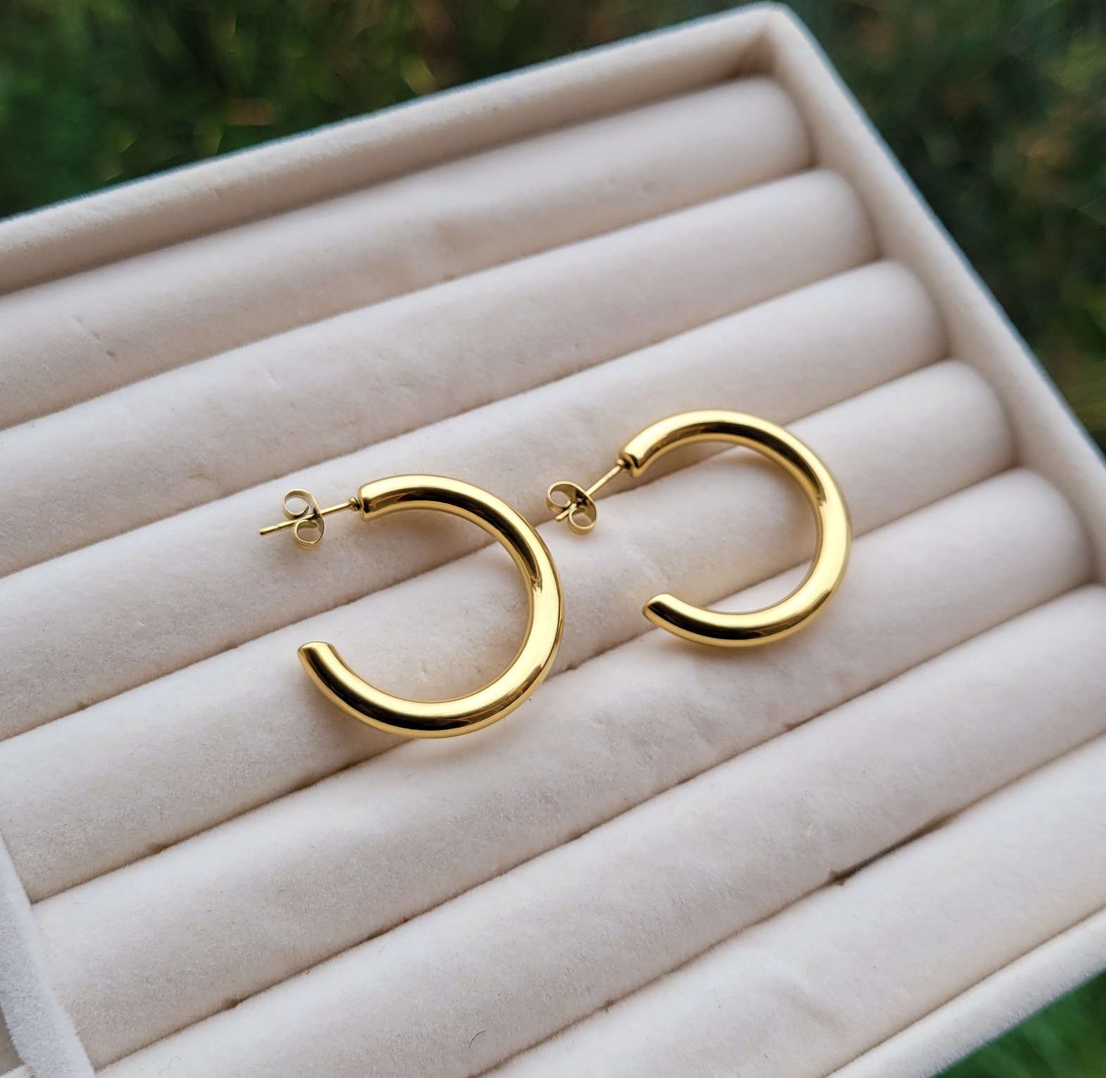 Vivy c hoop image