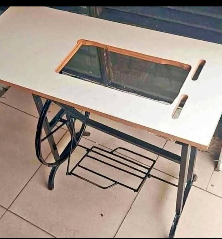Local table sewing machine image