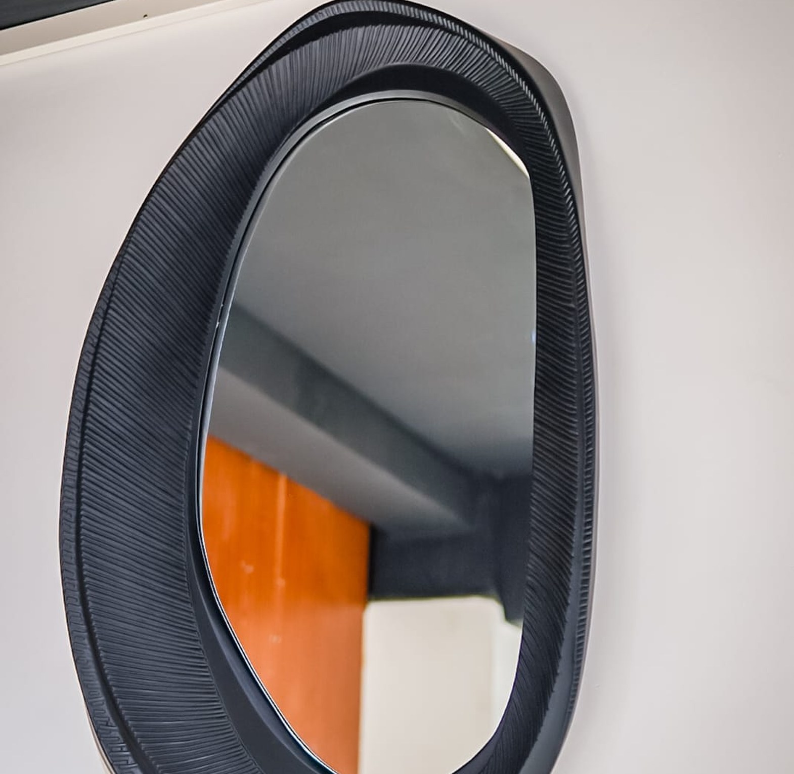 Mirrors image