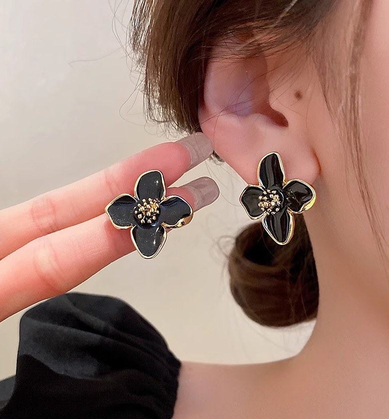 Dainty flower earrings  image