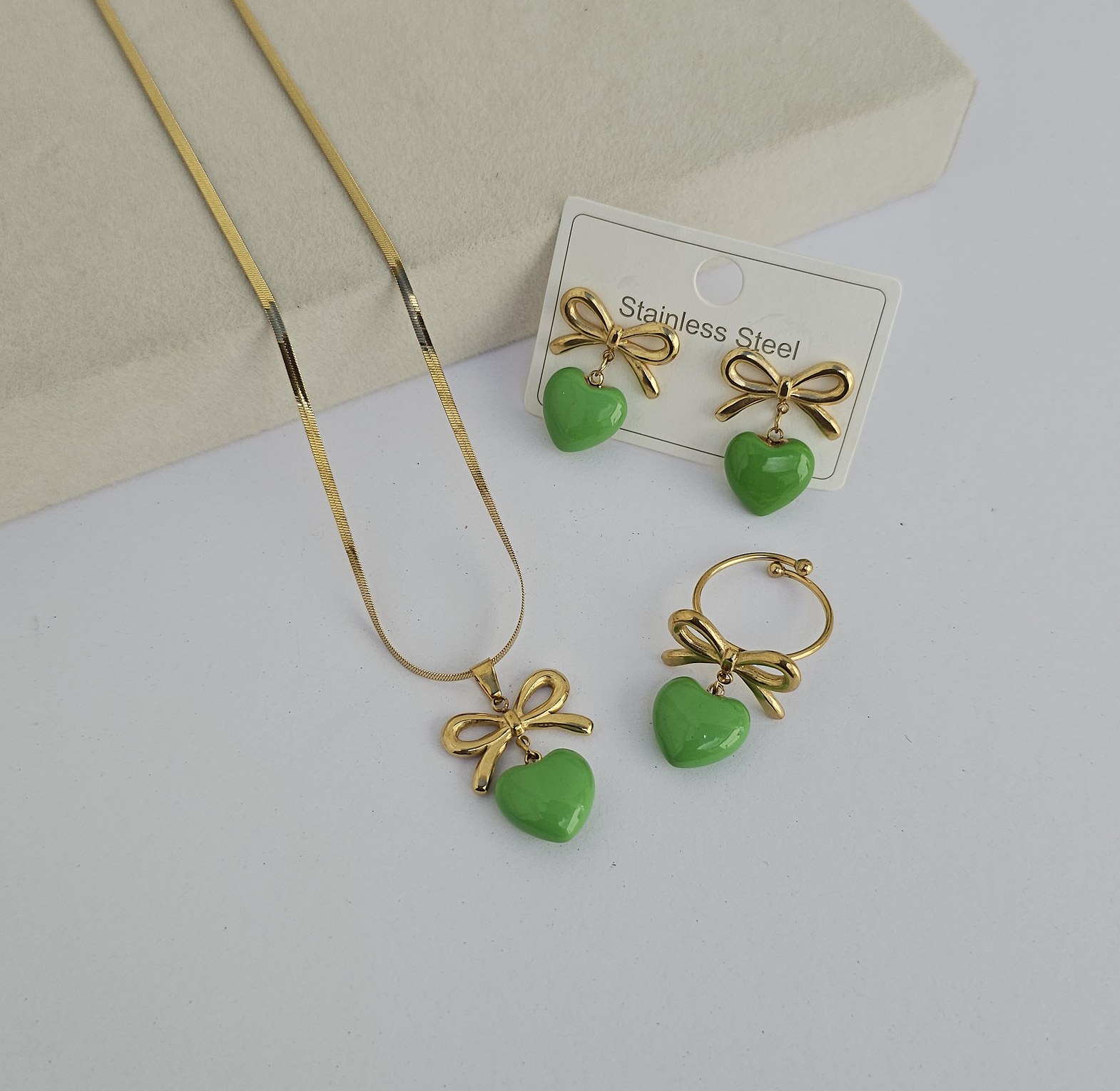 Vidia green bow set image