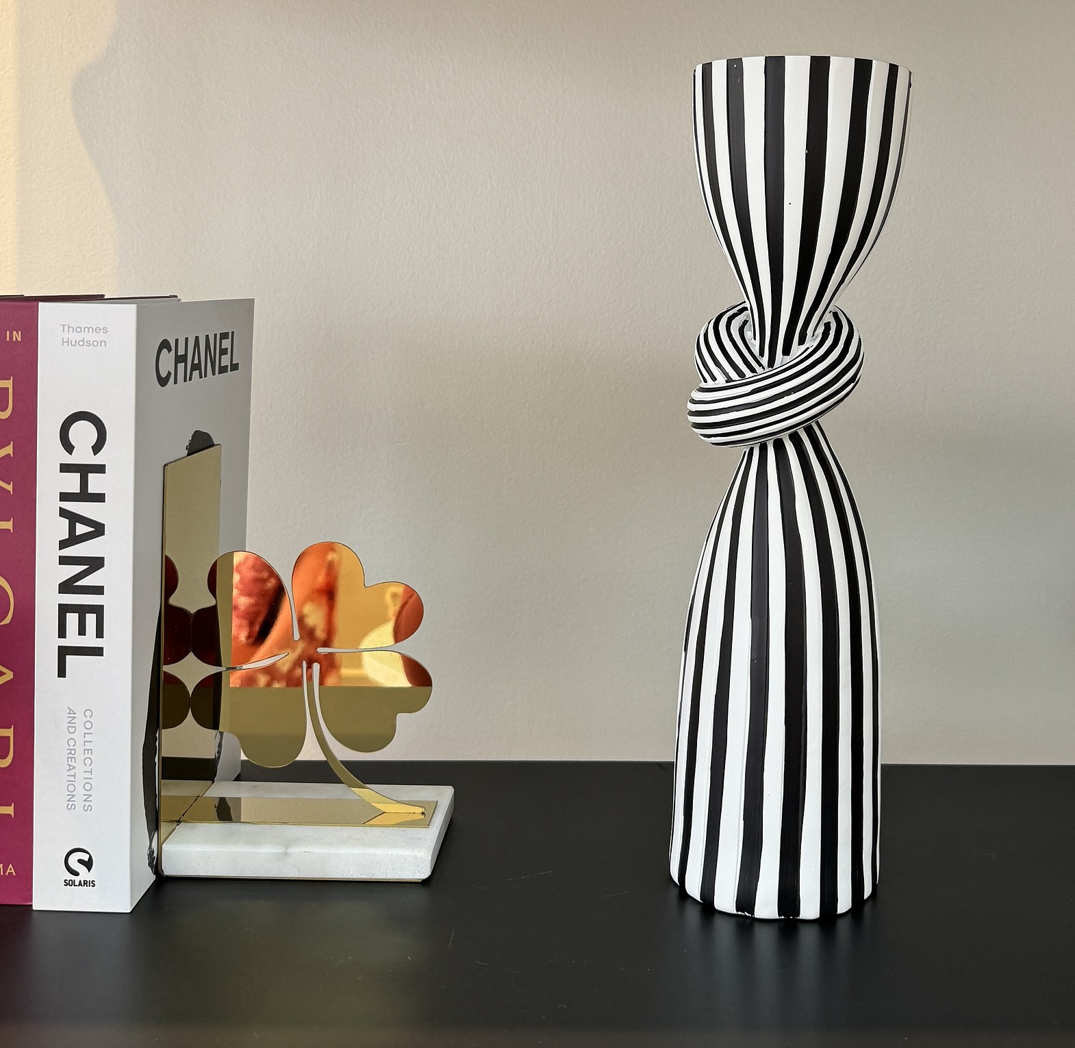 Clover bookend image