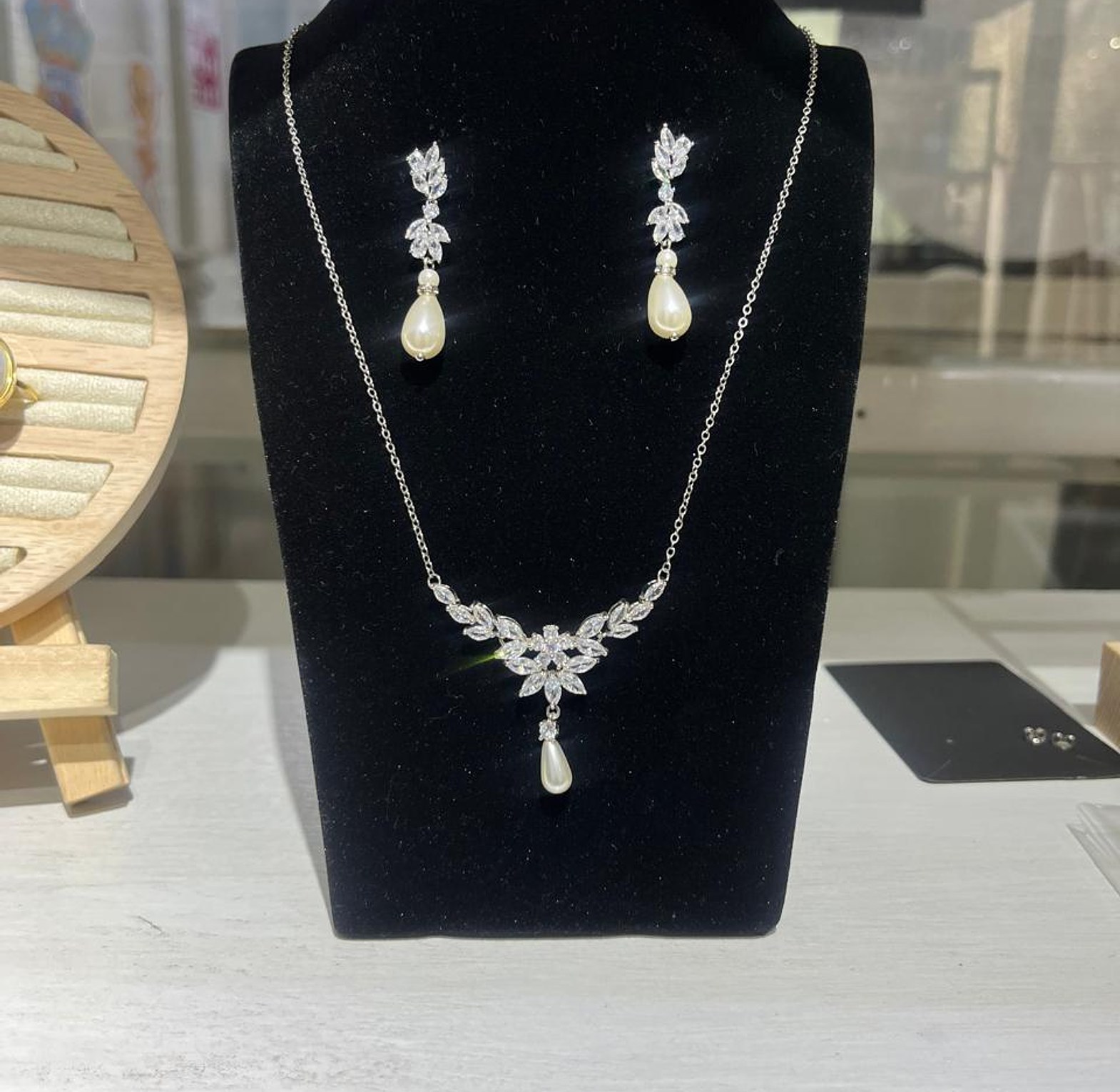 Ethereal Blossom Pearl Set image