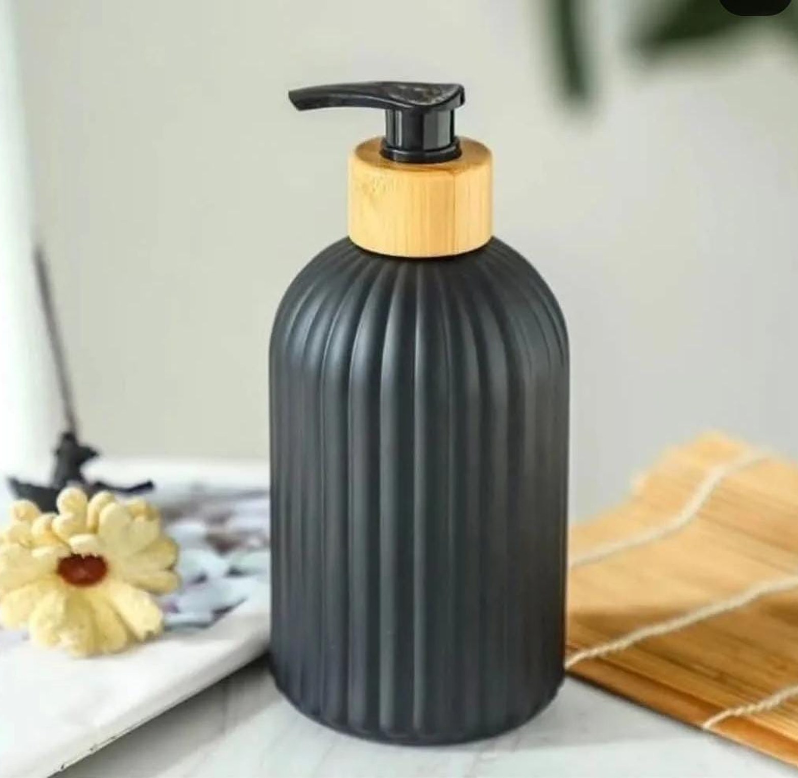 Non-breakable soap dispensers Capacity:500ml image