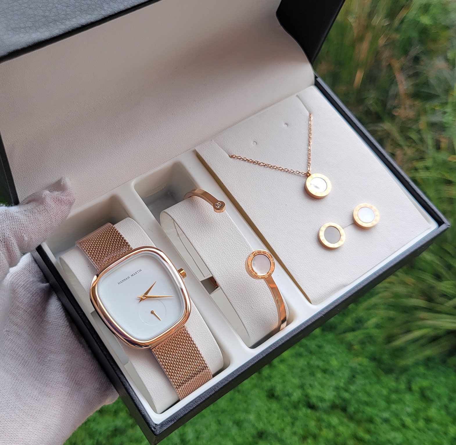 Watch set  image