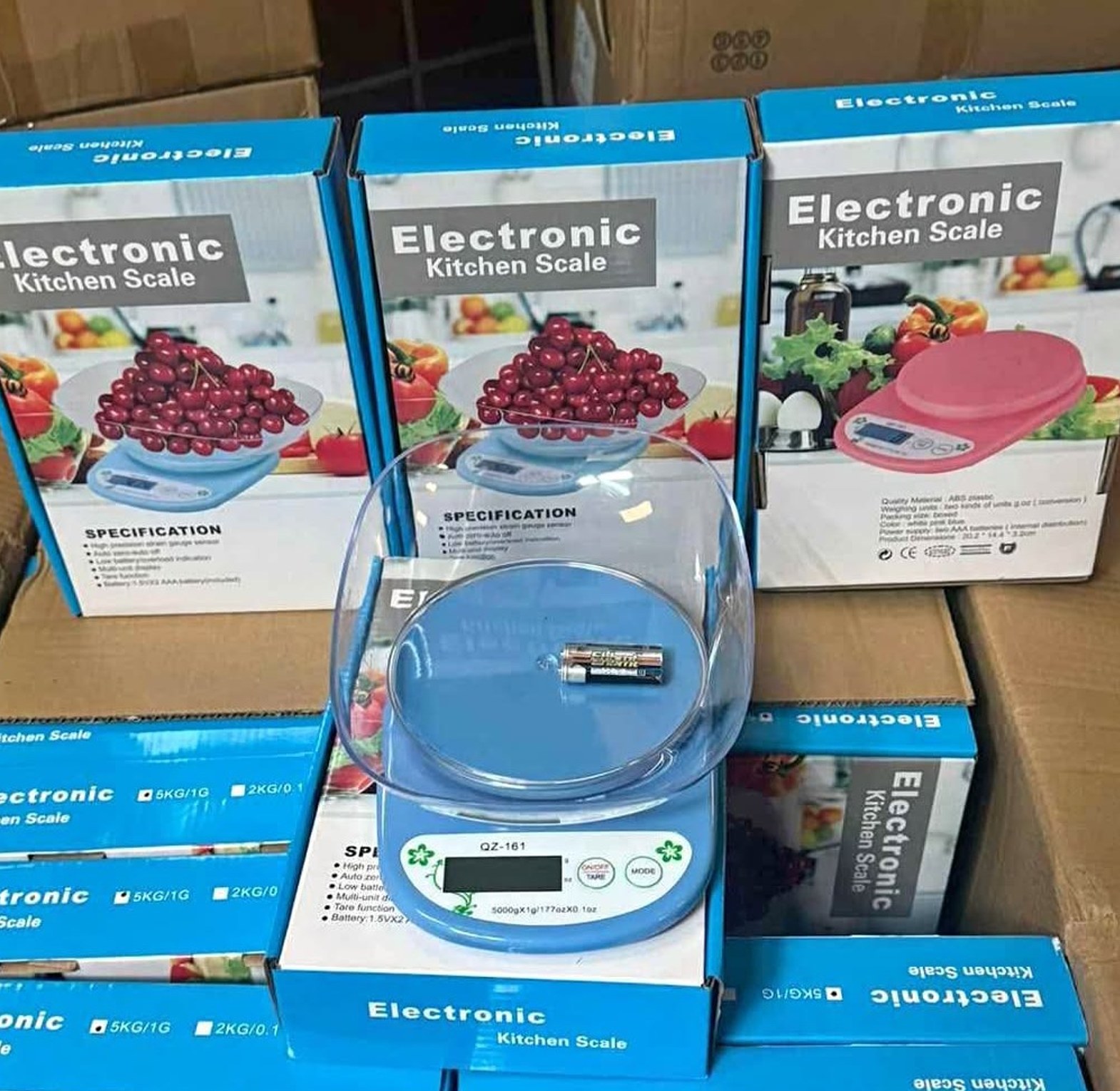 Digital kitchen scale with bowl image