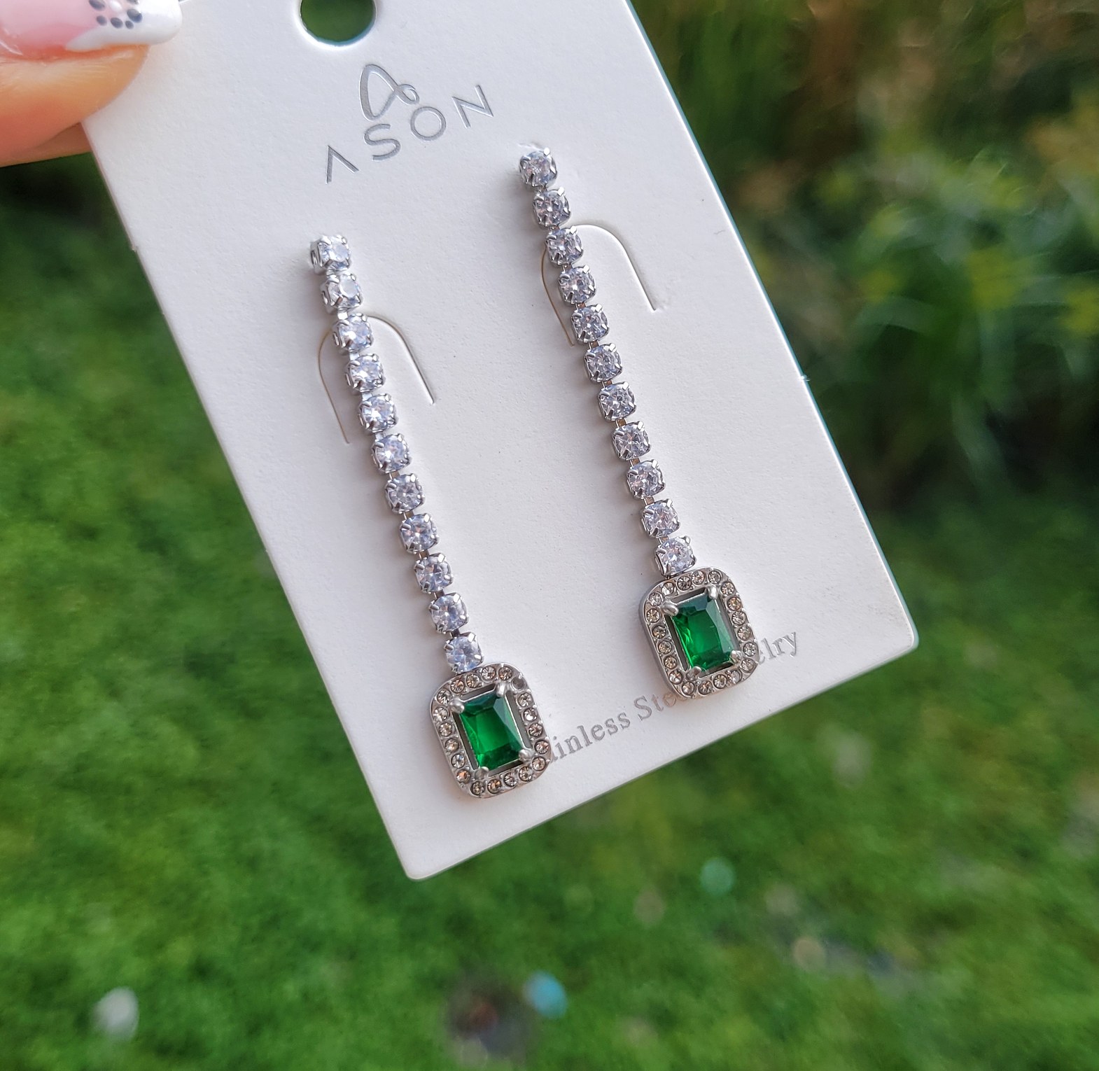 Emerald crystal  image