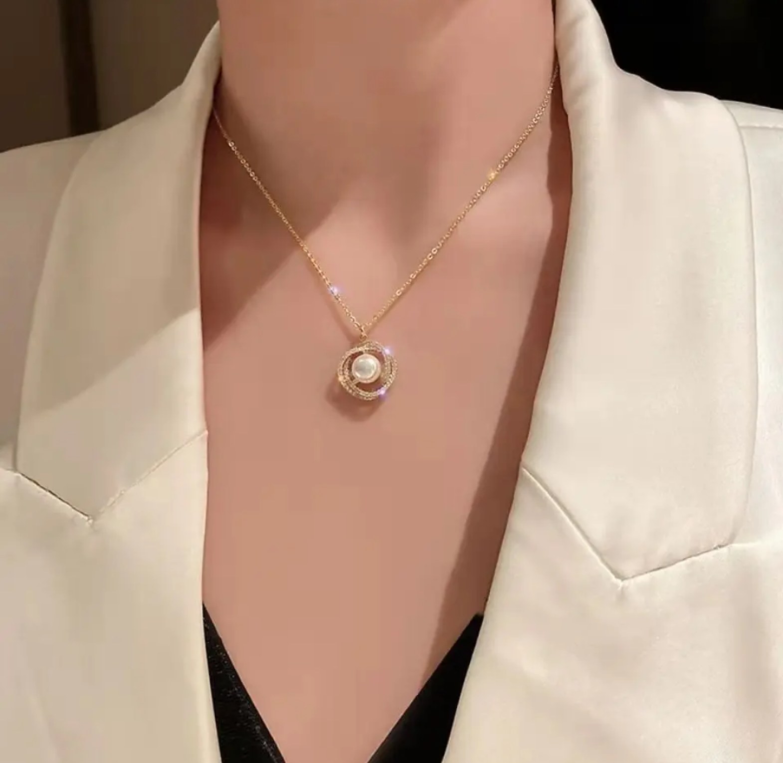 Pearl crystal necklace 1 image