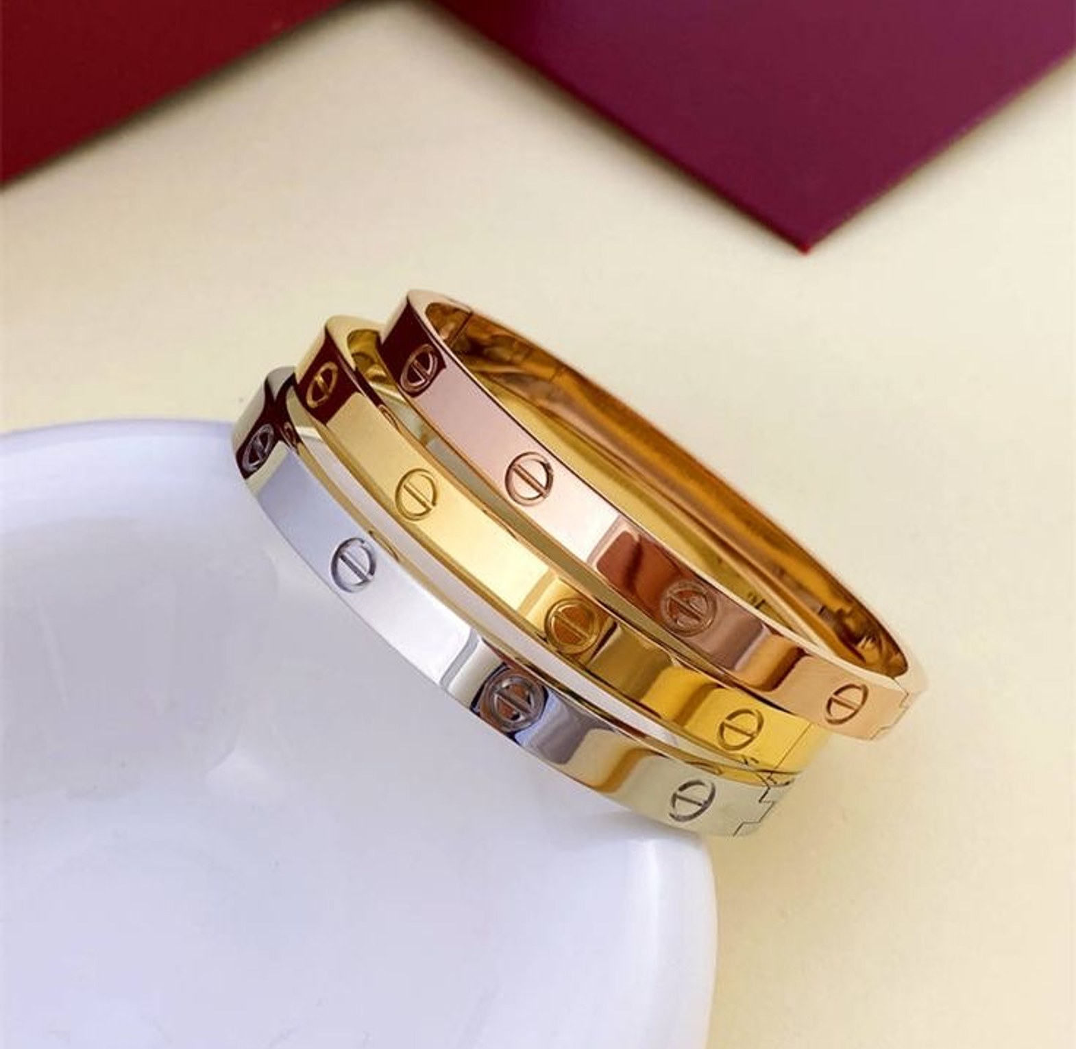 Cartier love  bracelet  image